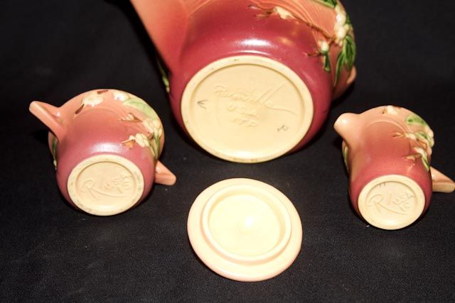 Roseville Pink Snowberry Tea Set Roseville Pink Snowberry Tea Set