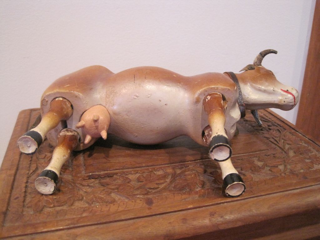 Marvelous Schoenhut PE Cow in Excellent Condition Marvelous Schoenhut PE Cow in Excellent Condition
