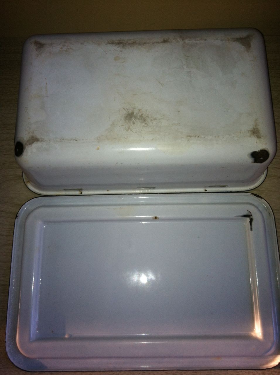 Large Enamelware Refrigerator Pan & Lid Navy Blue Trim Large Enamelware Refrigerator Pan & Lid Navy Blue Trim