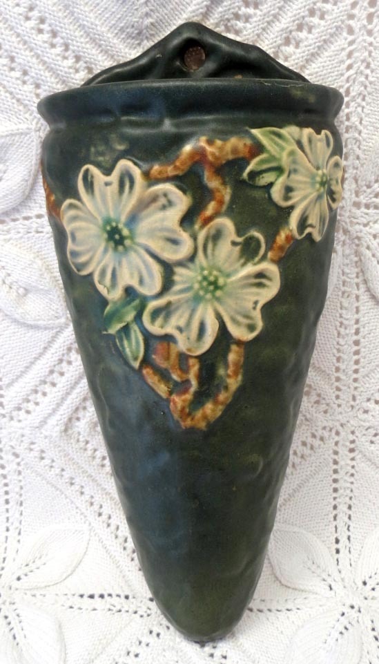 Early Deep Green Roseville Dogwood Wall Pocket Early Deep Green Roseville Dogwood Wall Pocket