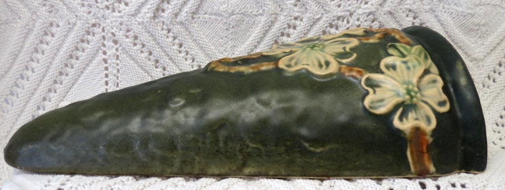 Early Deep Green Roseville Dogwood Wall Pocket Early Deep Green Roseville Dogwood Wall Pocket