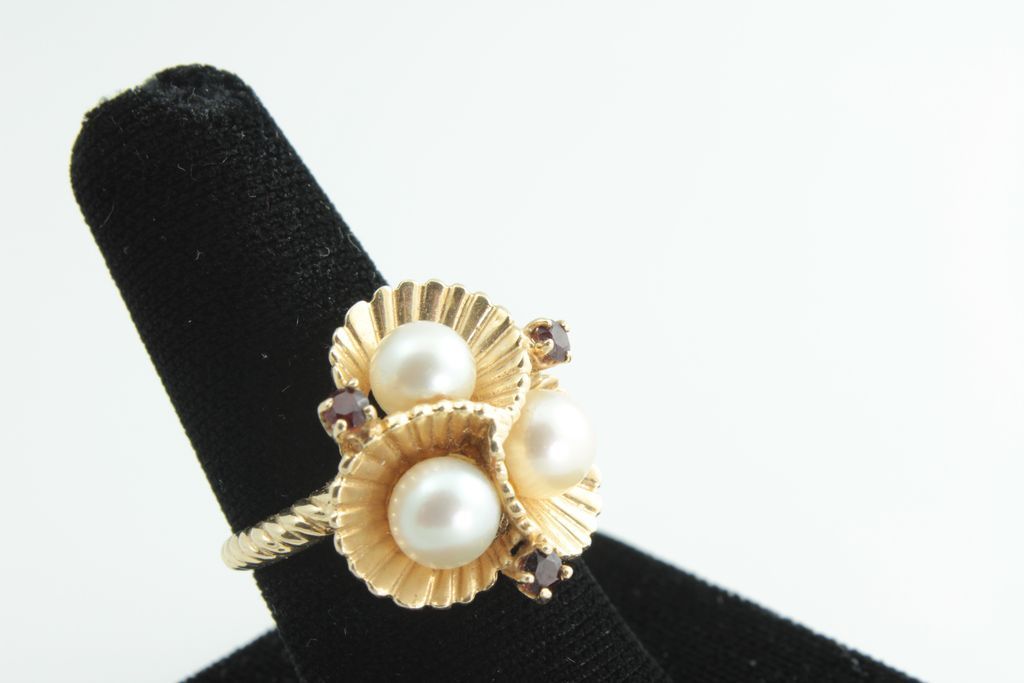 14 kt yellow gold Pearl & Ruby ring 14 kt yellow gold Pearl & Ruby ring