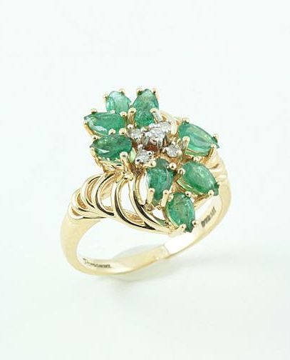 14 kt Yellow gold Emerald & Diamond ensemble with pearls 14 kt Yellow gold Emerald & Diamond ensemble with pearls