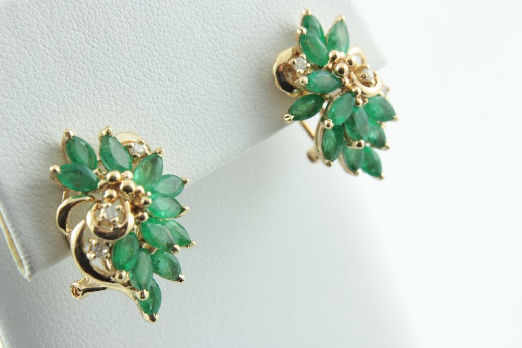 14 kt Yellow gold Emerald & Diamond ensemble with pearls 14 kt Yellow gold Emerald & Diamond ensemble with pearls