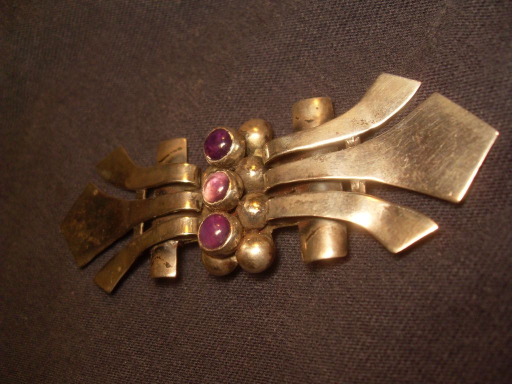 Mexican Vintage Sterling Silver and Amethyst Fleur de Lis Pin Mexican Vintage Sterling Silver and Amethyst Fleur de Lis Pin
