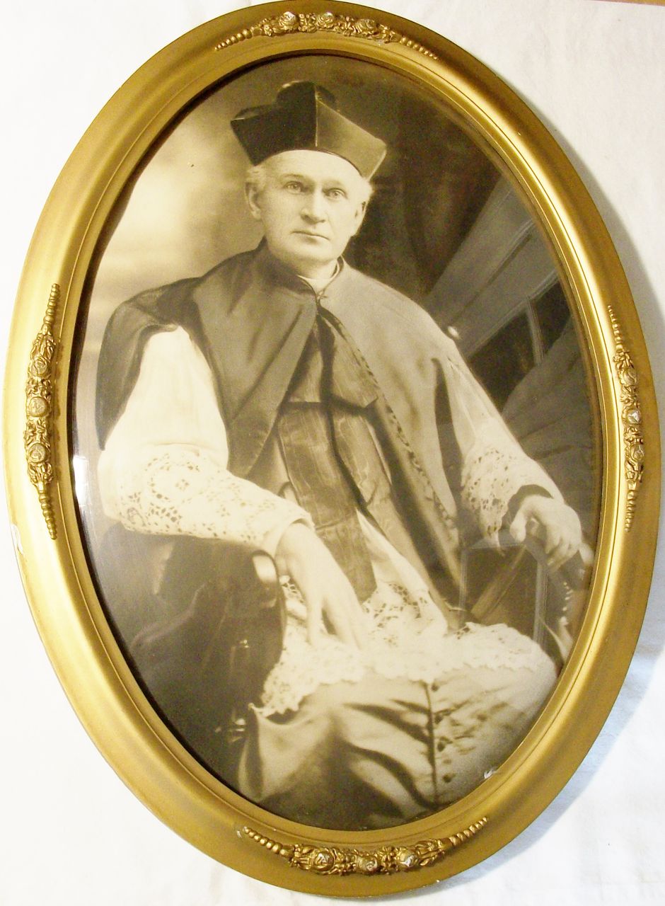 Large Stunning Antique Circa 1910 Gold Gesso Bubble Glass Framed Photograph of a Catholic Cardinal - Powerful Large Stunning Antique Circa 1910 Gold Gesso Bubble Glass Framed Photograph of a Catholic Cardinal - Powerful