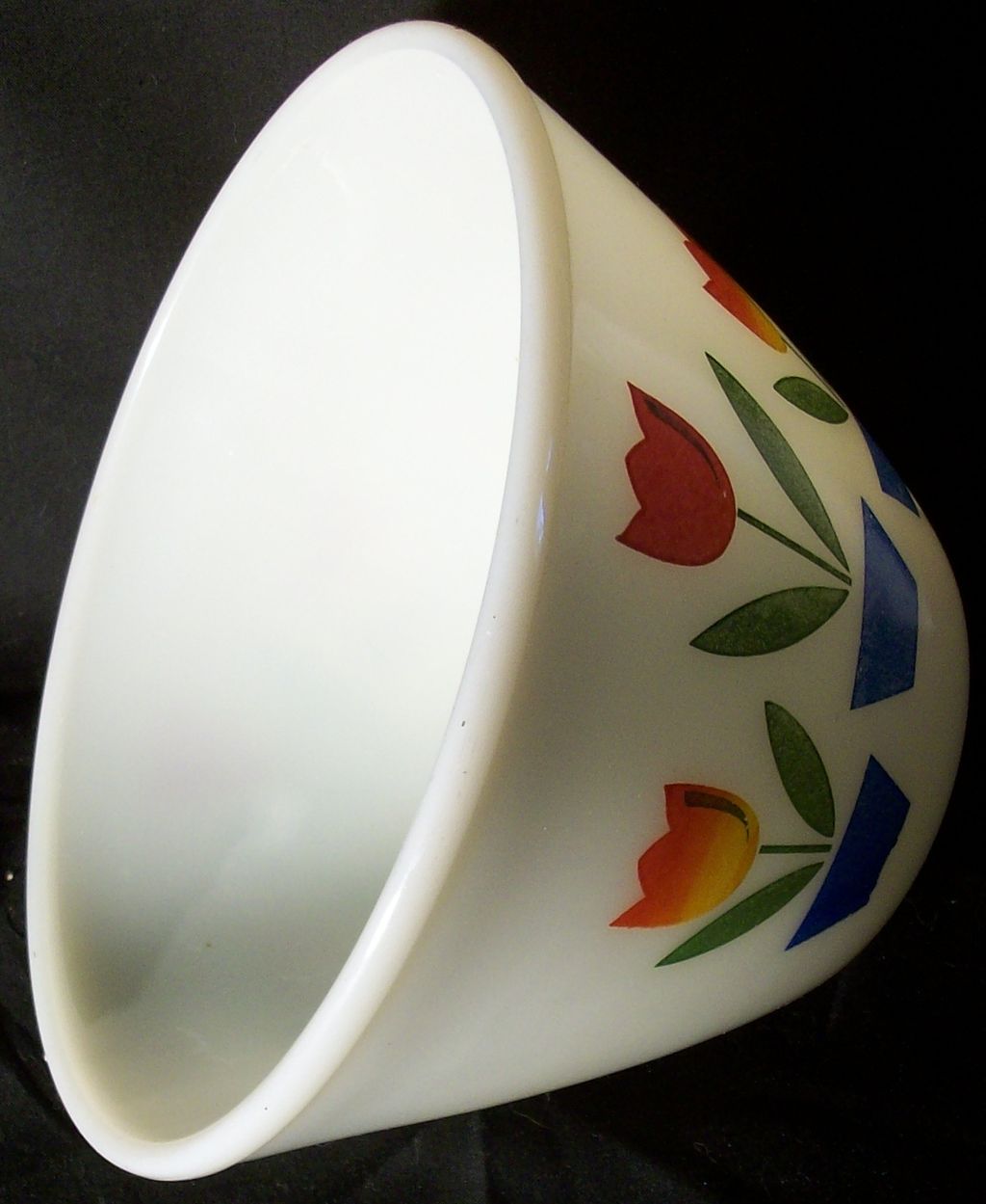 Fire King 1950's Tulips Bowl - Anchor Hocking Fire King 1950's Tulips Bowl - Anchor Hocking