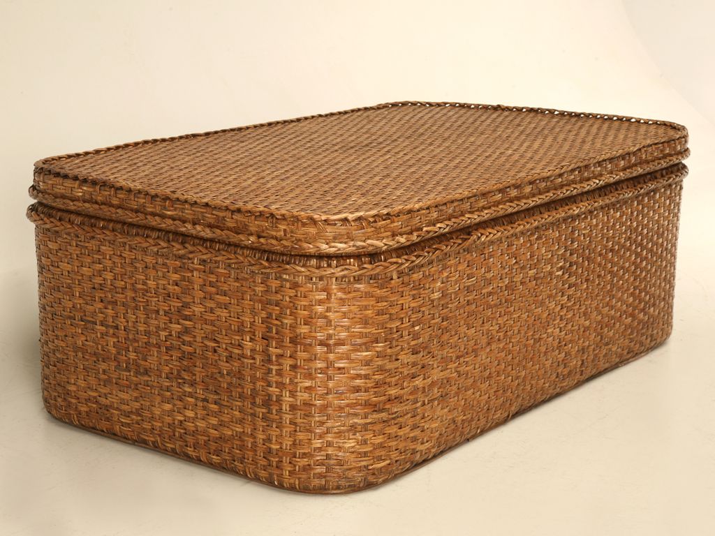 Awesome Tommy Bahama Style Rattan Coffee Table Trunk w/Tray Awesome Tommy Bahama Style Rattan Coffee Table Trunk w/Tray