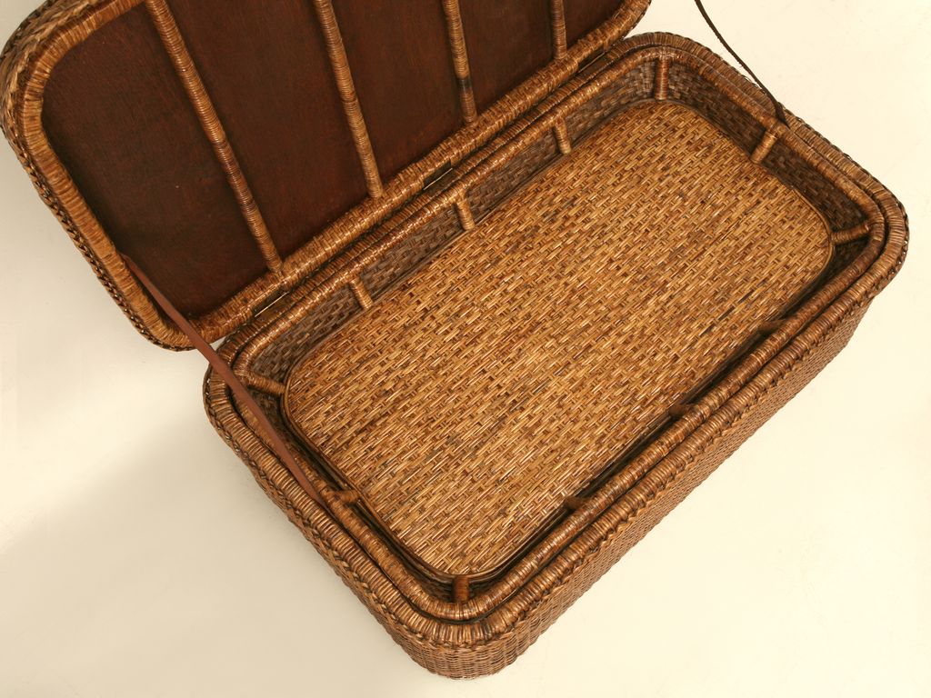 Awesome Tommy Bahama Style Rattan Coffee Table Trunk w/Tray Awesome Tommy Bahama Style Rattan Coffee Table Trunk w/Tray