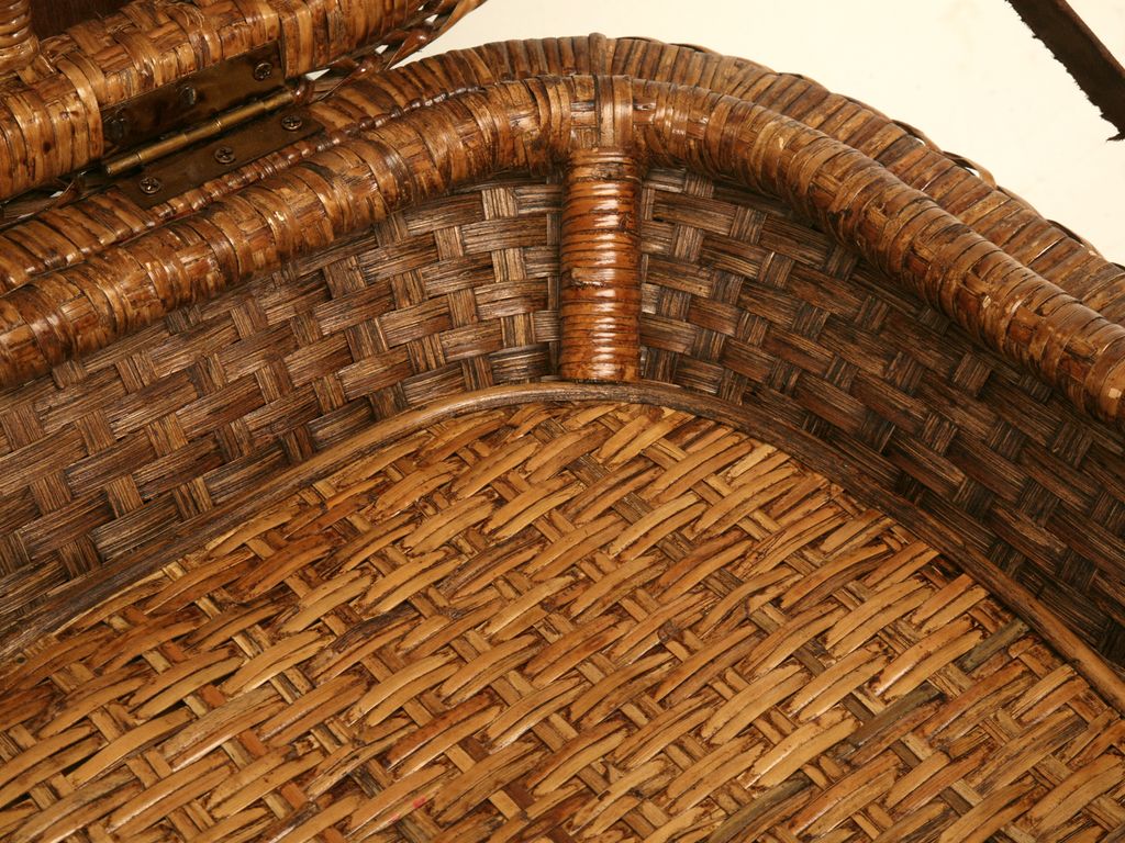 Awesome Tommy Bahama Style Rattan Coffee Table Trunk w/Tray Awesome Tommy Bahama Style Rattan Coffee Table Trunk w/Tray