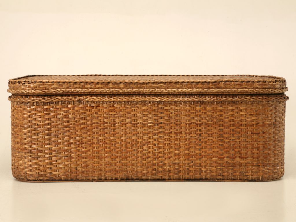 Awesome Tommy Bahama Style Rattan Coffee Table Trunk w/Tray Awesome Tommy Bahama Style Rattan Coffee Table Trunk w/Tray
