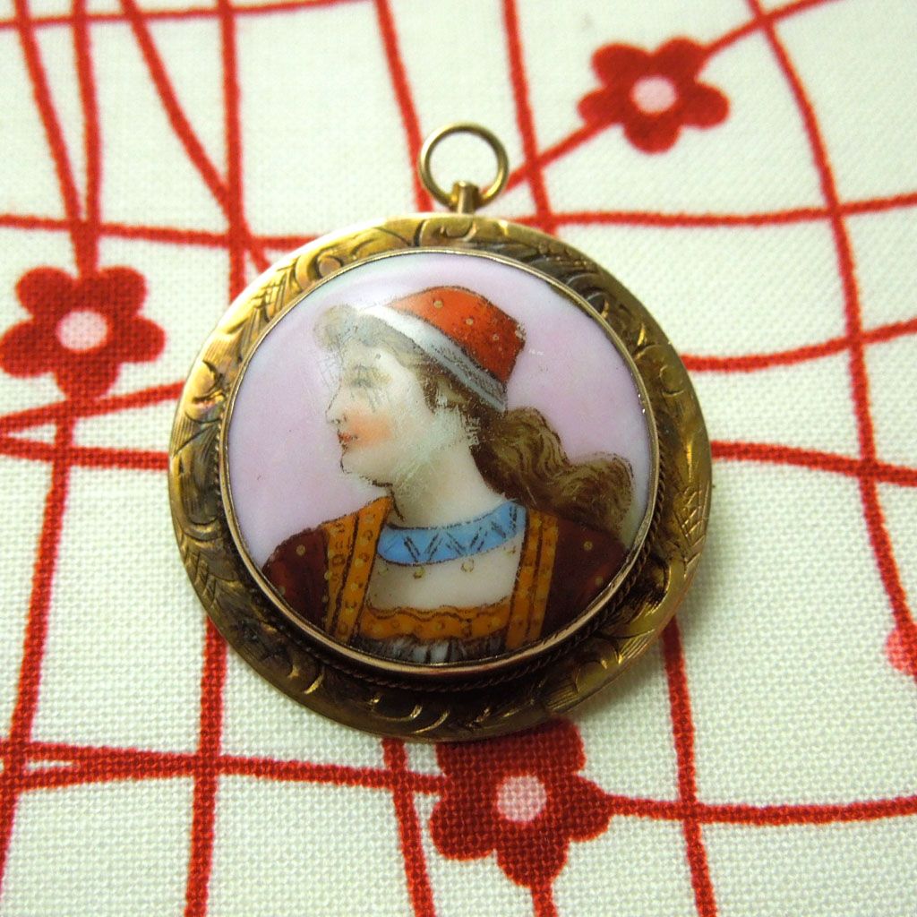 10 Karat Gold Hand-Painted Porcelain Pin/Pendant 10 Karat Gold Hand-Painted Porcelain Pin/Pendant