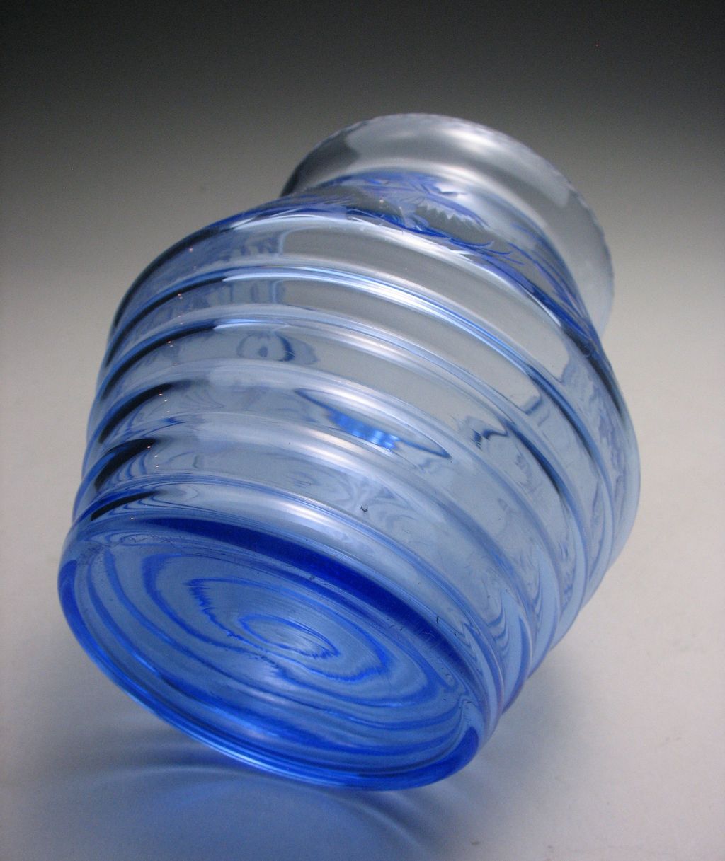 Vintage Art Deco Cut Alexandrite / Neodymium Glass Vase Vintage Art Deco Cut Alexandrite / Neodymium Glass Vase