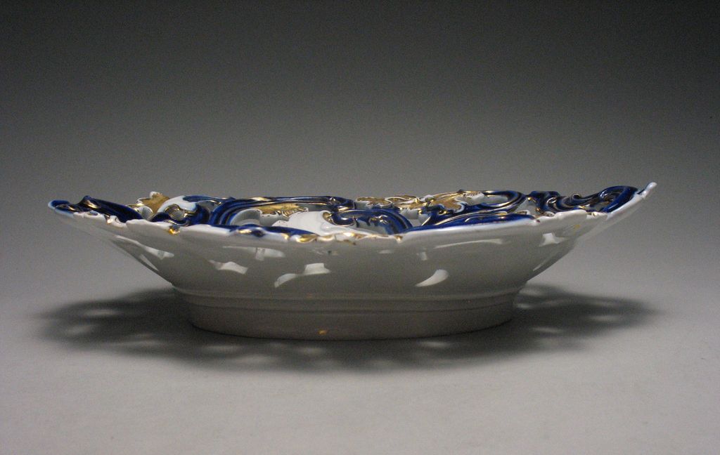 19th Century Meissen Porcelain Bowl with Gold Accents 19th Century Meissen Porcelain Bowl with Gold Accents