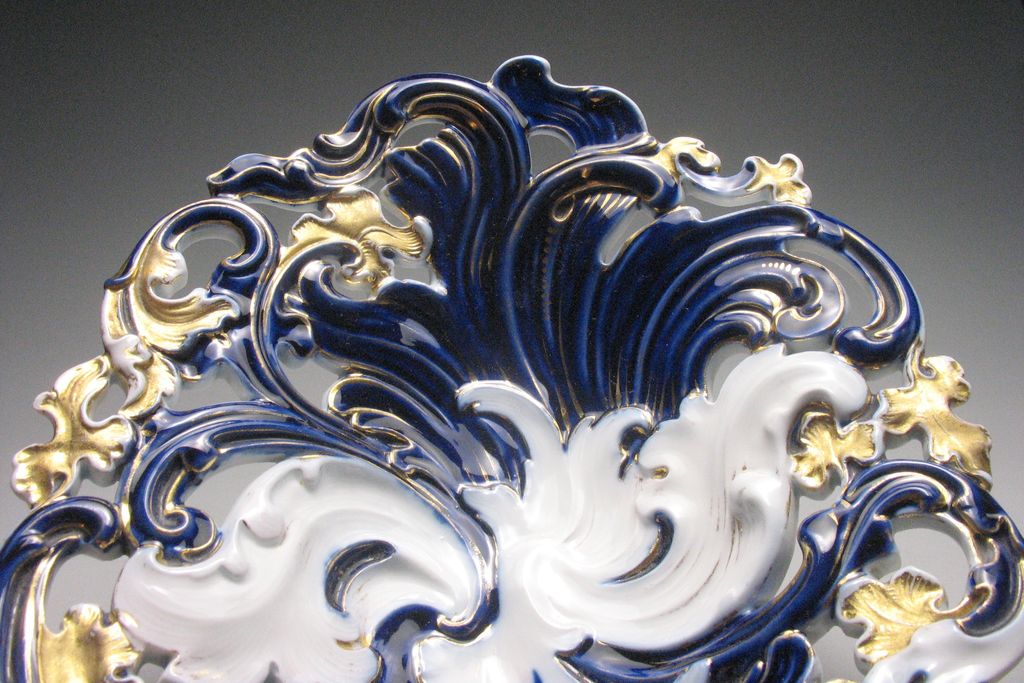 19th Century Meissen Porcelain Bowl with Gold Accents 19th Century Meissen Porcelain Bowl with Gold Accents