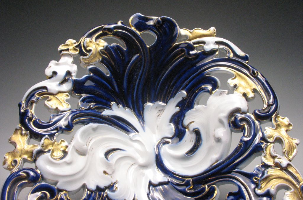 19th Century Meissen Porcelain Bowl with Gold Accents 19th Century Meissen Porcelain Bowl with Gold Accents