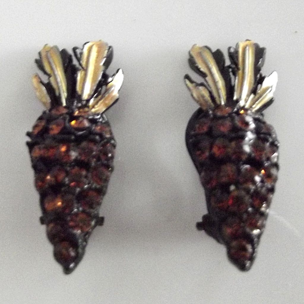 Fabulous and Fun BSK Rhinestone Carrot Earrings Fabulous and Fun BSK Rhinestone Carrot Earrings