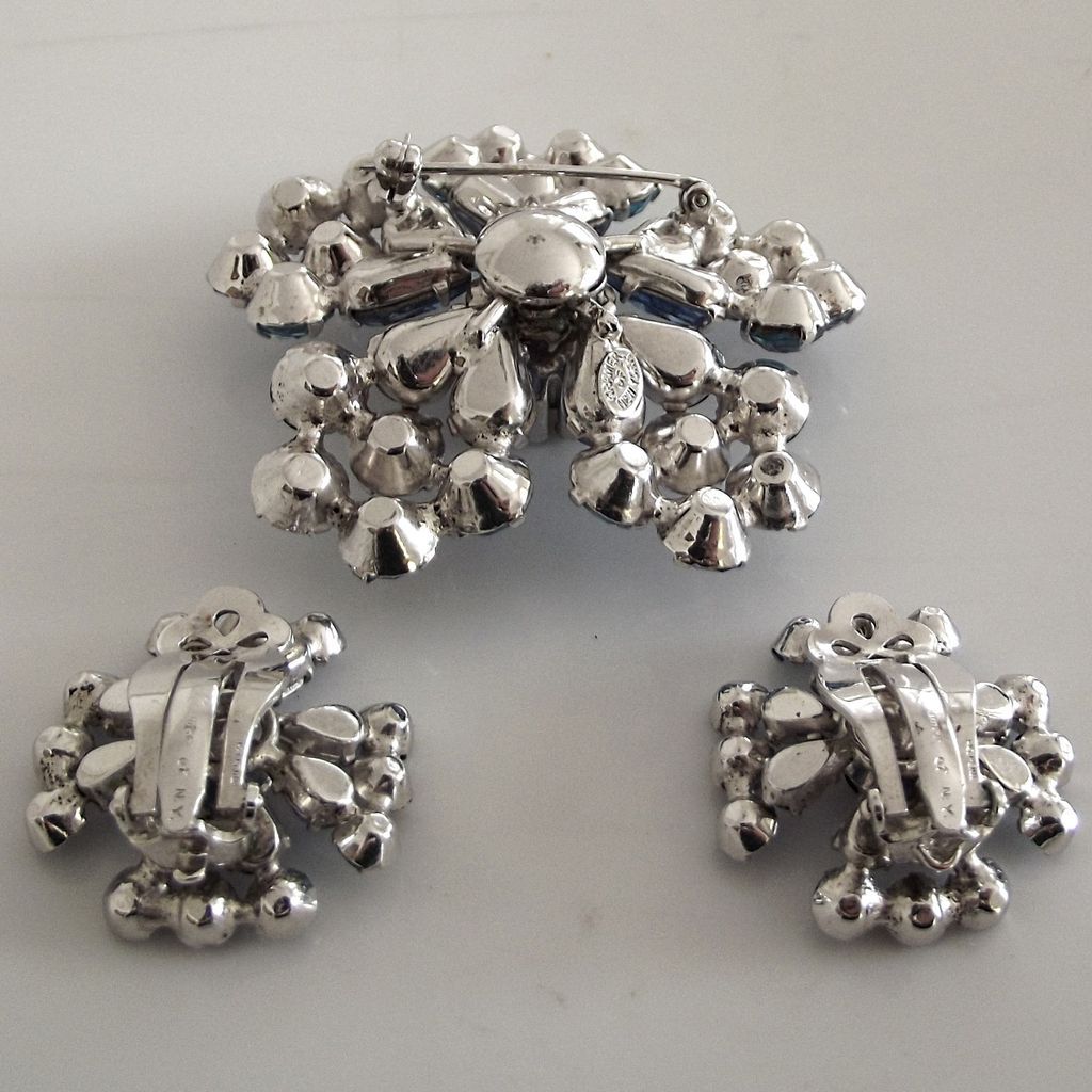 Kramer New York Blue and Purple Rhinestone Trembler Pin And Earrings Kramer New York Blue and Purple Rhinestone Trembler Pin And Earrings