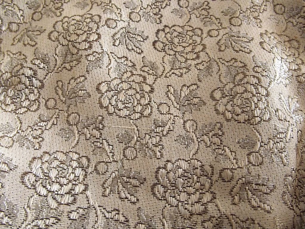 Magnificent Jeweled Clasp Purse Hand Bag with Floral Brocade Magnificent Jeweled Clasp Purse Hand Bag with Floral Brocade