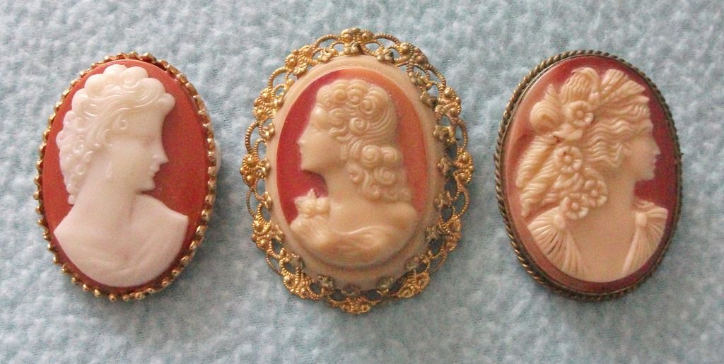 Job Lot of 3 Vintage Base Metal Mounted Cameo Brooches - Costume Jewellery! Job Lot of 3 Vintage Base Metal Mounted Cameo Brooches - Costume Jewellery!