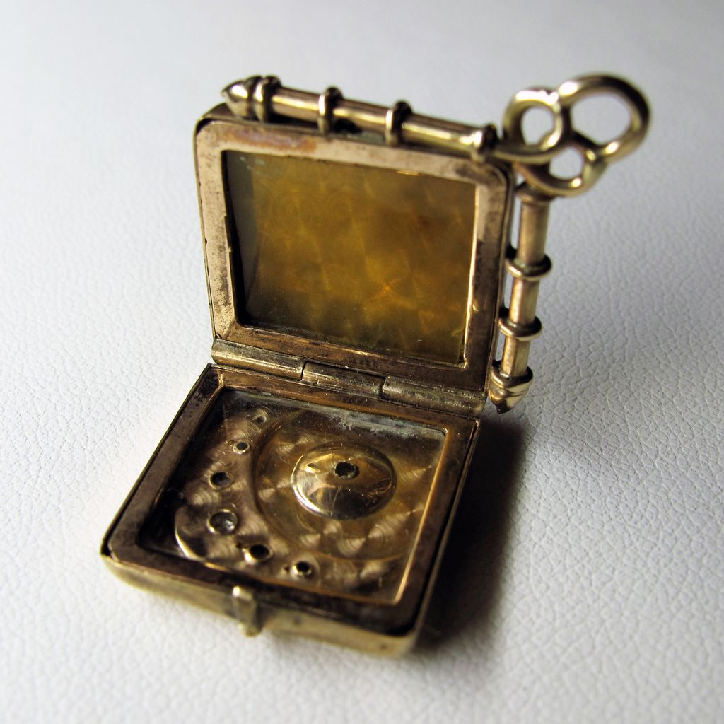 Antique 10 Karat Yellow Gold Victorian Mourning Pendant/Charm Locket with Diamond Antique 10 Karat Yellow Gold Victorian Mourning Pendant/Charm Locket with Diamond