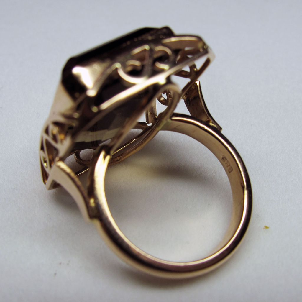 Vintage 14K Rose Gold Retro Ring with Large Smoky Quartz Vintage 14K Rose Gold Retro Ring with Large Smoky Quartz
