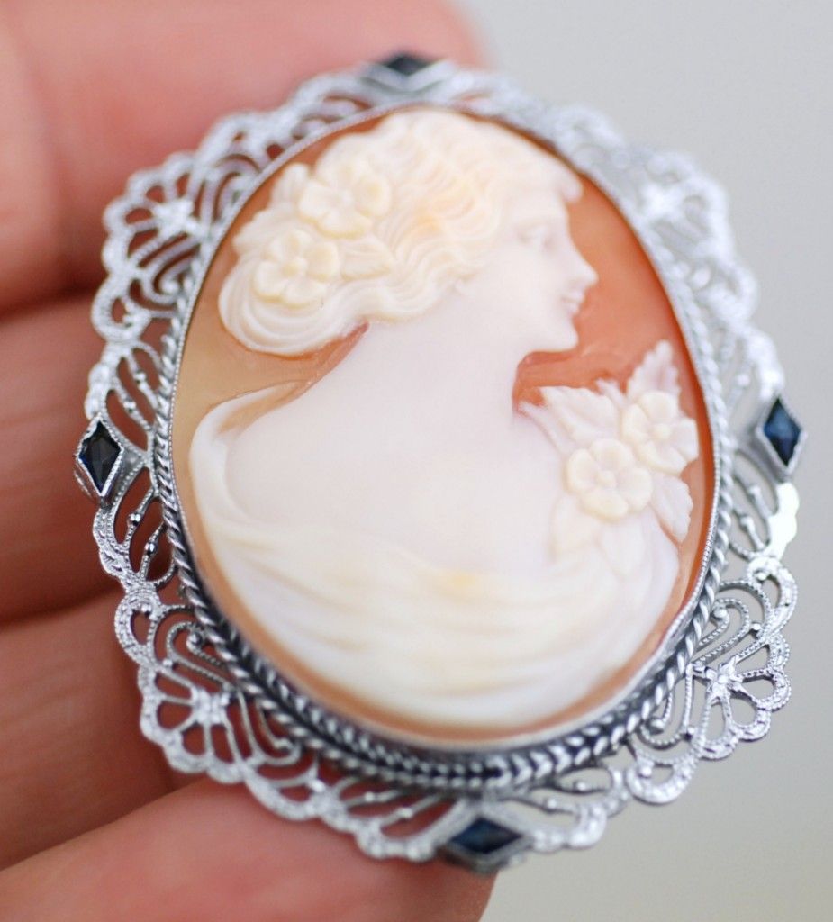 10K White Gold & Blue Stone Cameo Pin 10K White Gold & Blue Stone Cameo Pin