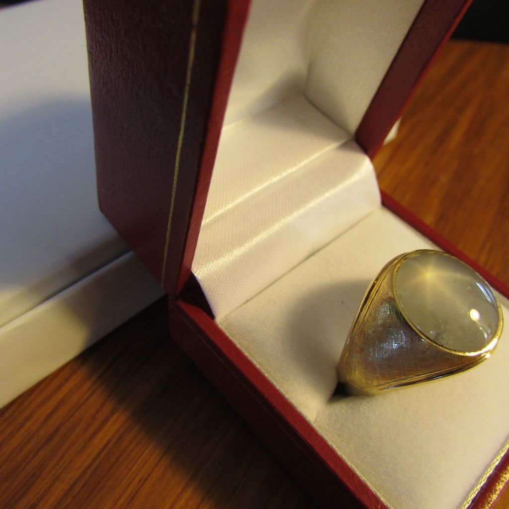 Gorgeous Natural Blue Star Sapphire Ring in 18 Karat Gold Gorgeous Natural Blue Star Sapphire Ring in 18 Karat Gold