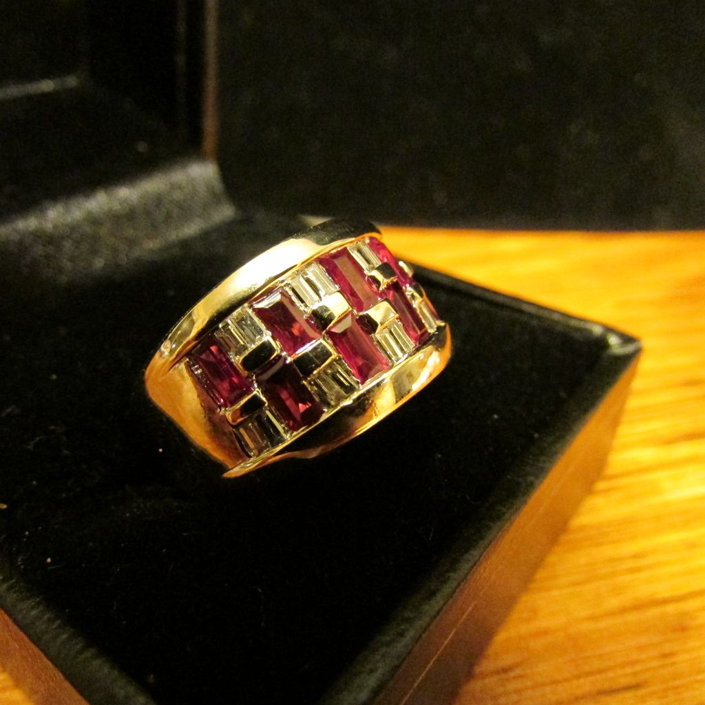 Spectacular Ruby and Diamond 18 Karat Gold Ring Spectacular Ruby and Diamond 18 Karat Gold Ring