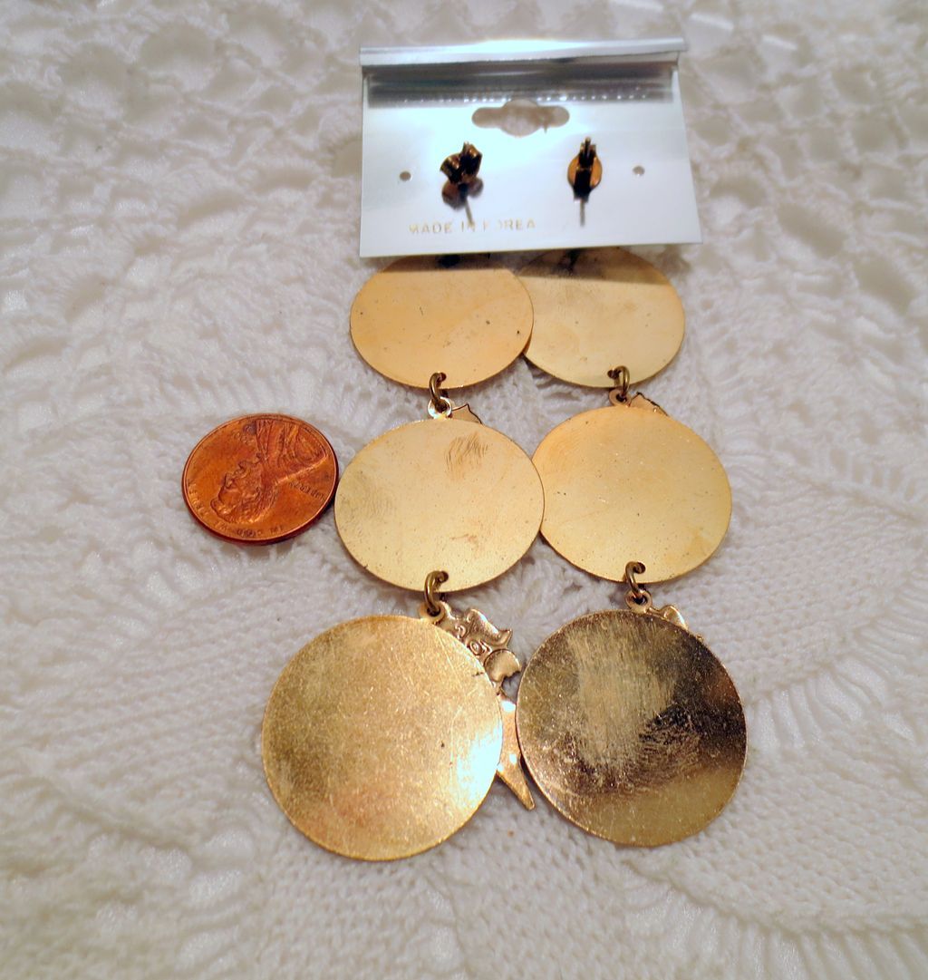 Vintage cat Earrings, Gold Tone Dangle Pierced Earrings vintage jewellery Fabulous & Long Gold Tone Discs with black Cats Vintage cat Earrings, Gold Tone Dangle Pierced Earrings vintage jewellery Fabulous & Long Gold Tone Discs with black Cats