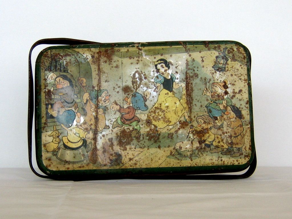 1938 Vintage Snow White tin basket 1938 Vintage Snow White tin basket