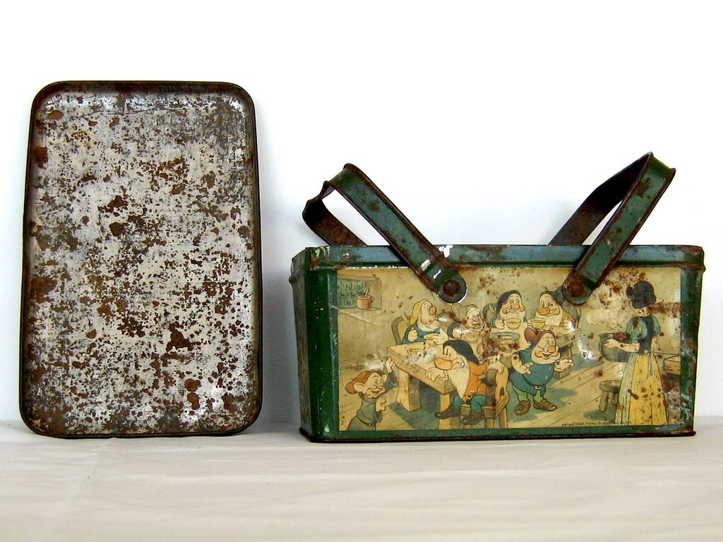 1938 Vintage Snow White tin basket 1938 Vintage Snow White tin basket