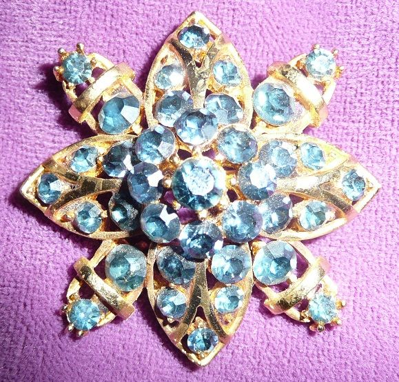 Signed Lisner Rhinestone Brooch/Pin - ca. 1940's - 1968 Signed Lisner Rhinestone Brooch/Pin - ca. 1940's - 1968