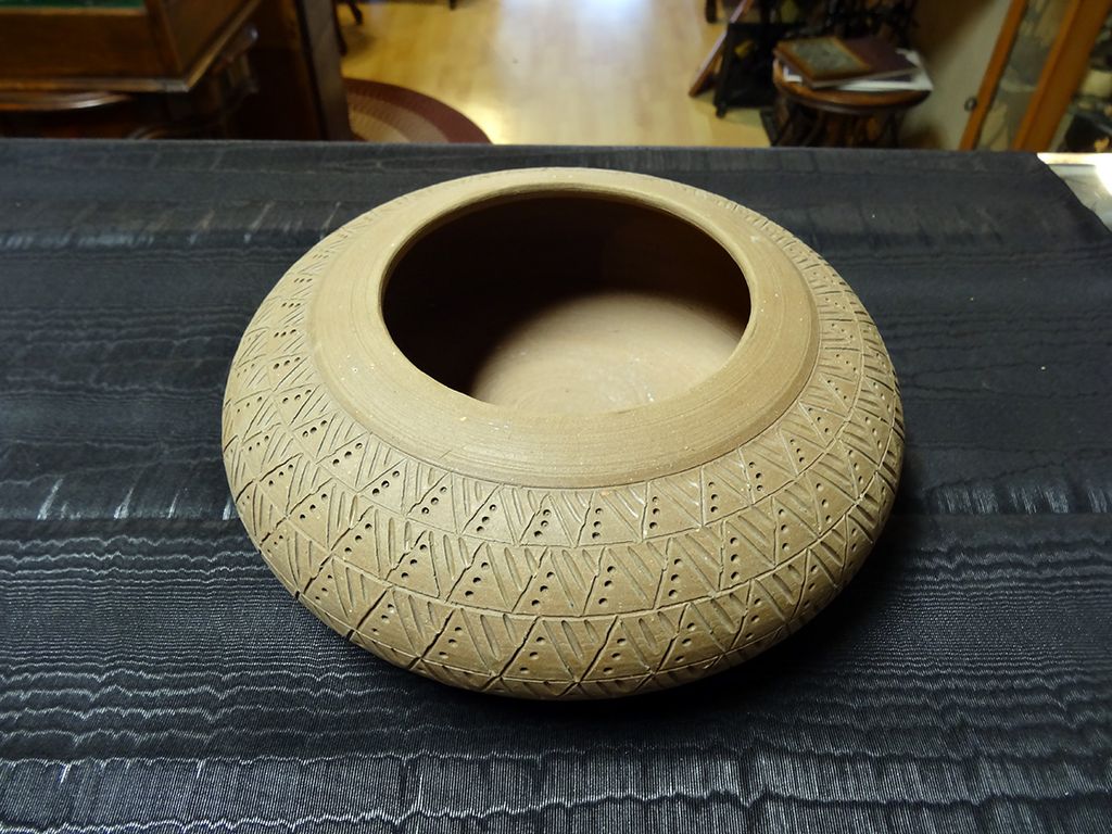 Robert "Big Elk" Signed Pottery Bowl Robert "Big Elk" Signed Pottery Bowl