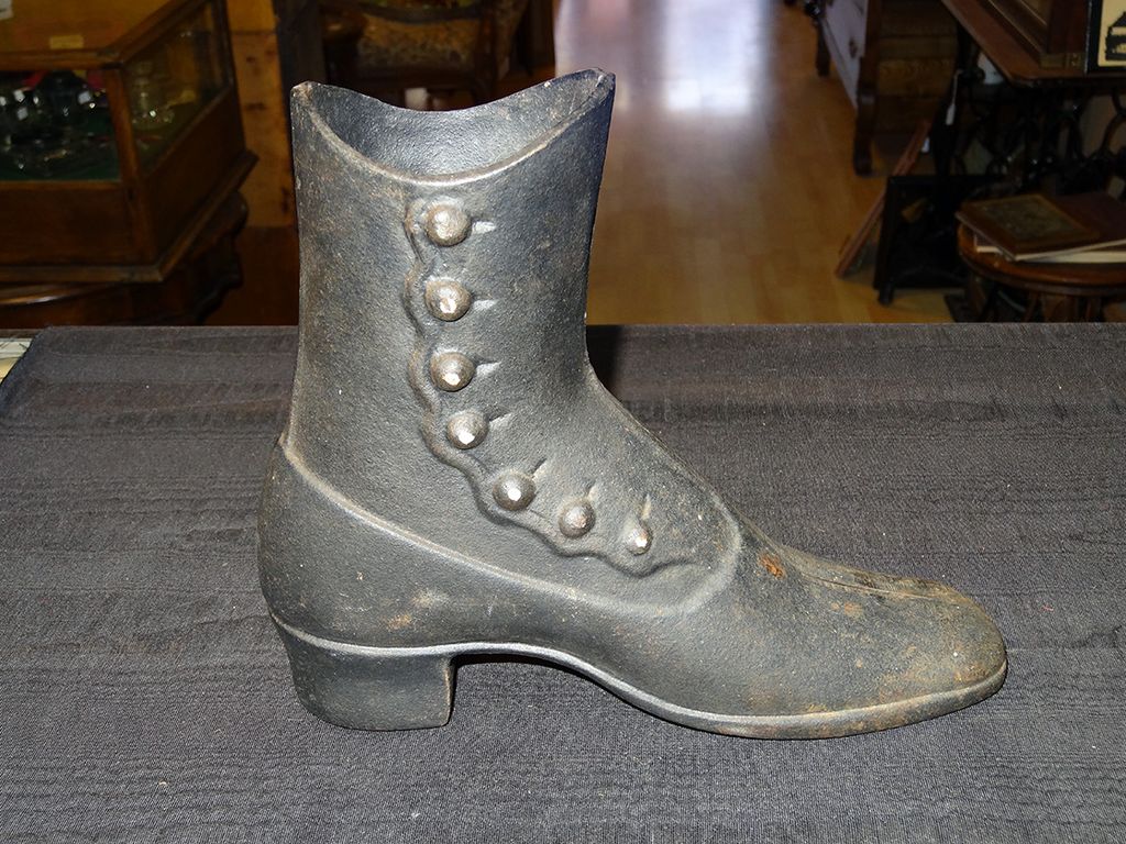 1800s Cast Iron Mannequin Shoe 1800s Cast Iron Mannequin Shoe