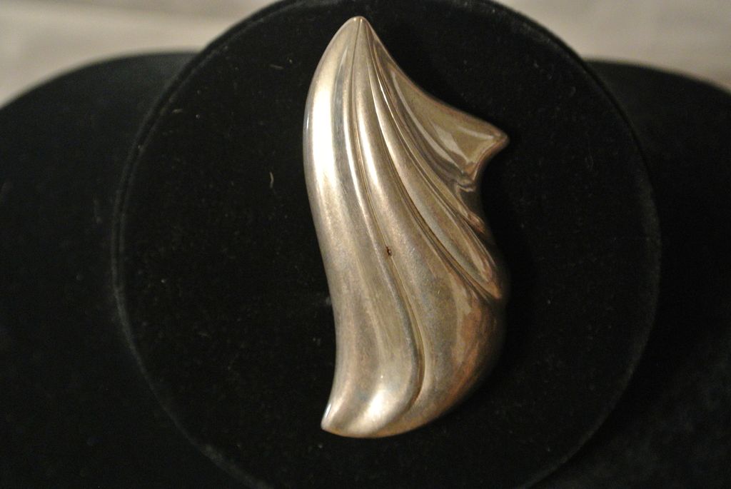 Sterling Silver Wavy Tear Design Brooch Abstract Wave Sterling Silver Wavy Tear Design Brooch Abstract Wave