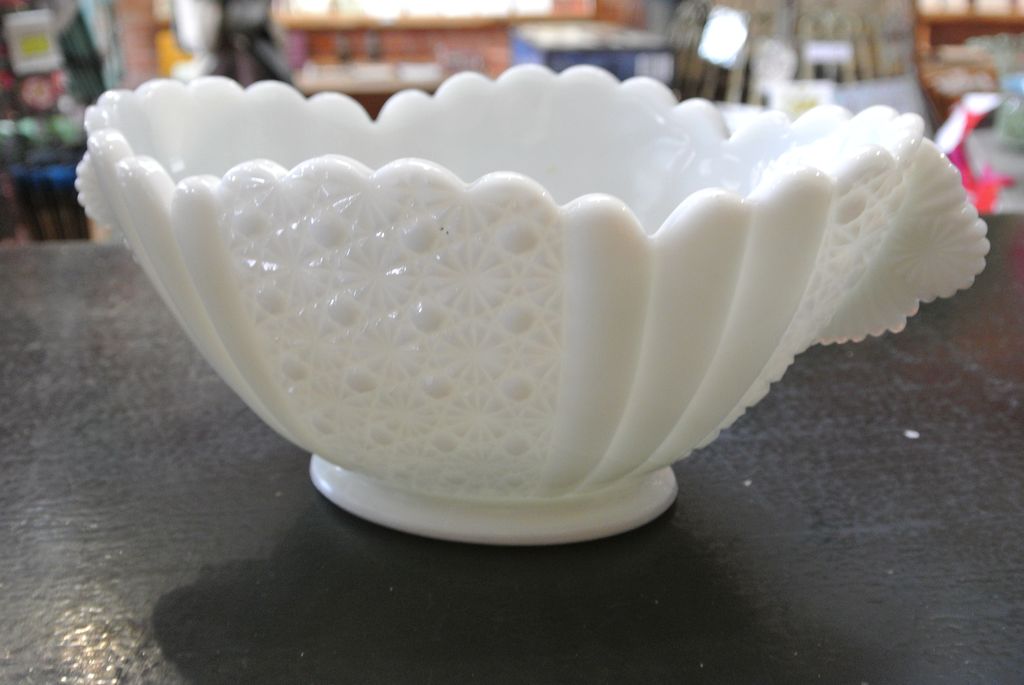 Vintage White Milk Glass Fruit Bowl Vintage White Milk Glass Fruit Bowl