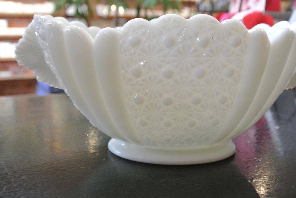 Vintage White Milk Glass Fruit Bowl Vintage White Milk Glass Fruit Bowl