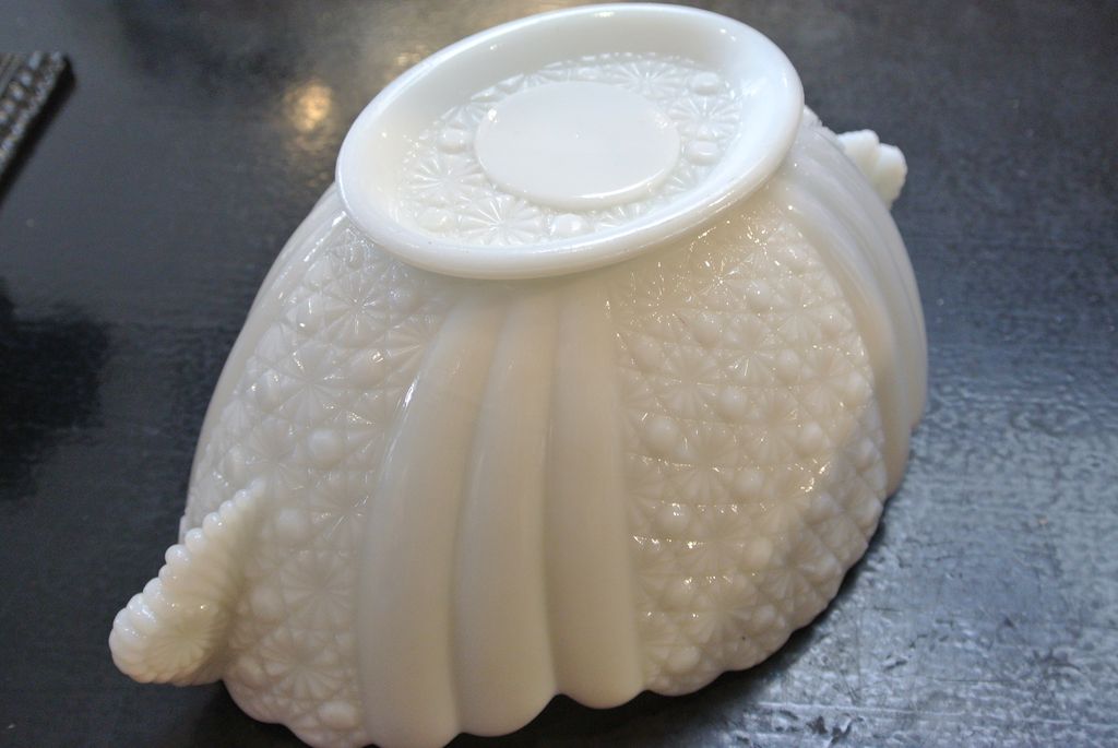Vintage White Milk Glass Fruit Bowl Vintage White Milk Glass Fruit Bowl