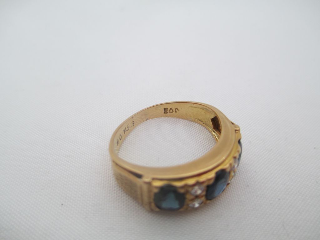 18kt Sapphire and diamond ladies ring 18kt Sapphire and diamond ladies ring