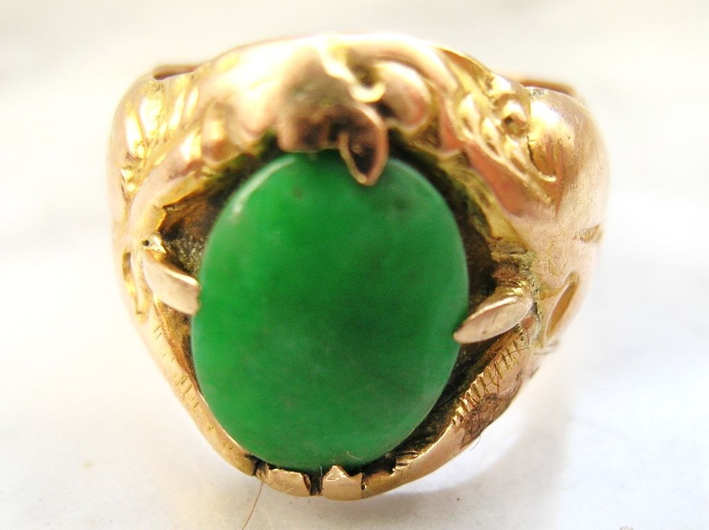 14kt Gold Double Dragon Ring with Jadeite Cabochon 14kt Gold Double Dragon Ring with Jadeite Cabochon