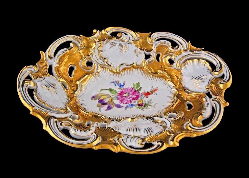 Meissen Crossed Swords Large Oval Bowl Gilt Pierced Porcelain - 1815 or later - Germany Meissen Crossed Swords Large Oval Bowl Gilt Pierced Porcelain - 1815 or later - Germany