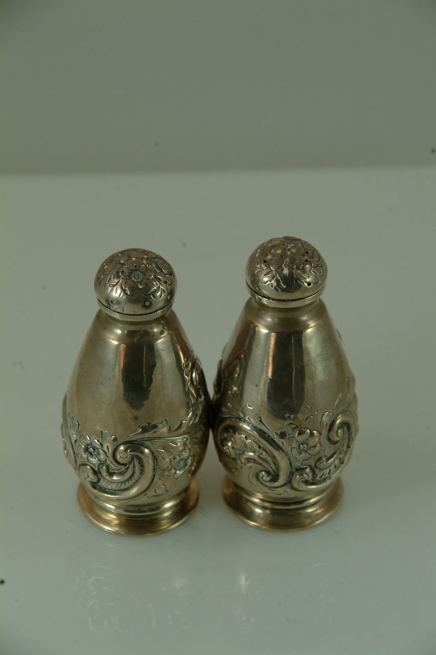 Sterling Silver Salt and Pepper from England c. 1900 Sterling Silver Salt and Pepper from England c. 1900