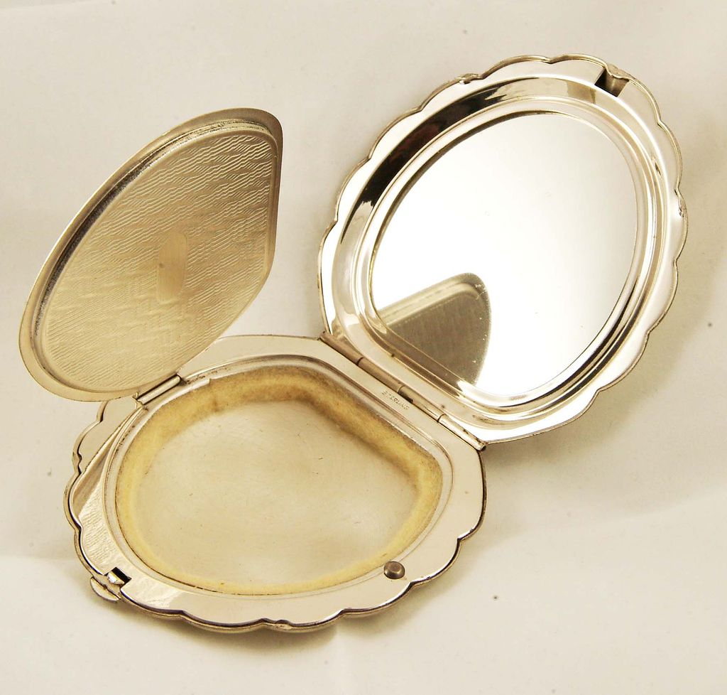 Tortoise Shell Compact c. 1920 Tortoise Shell Compact c. 1920