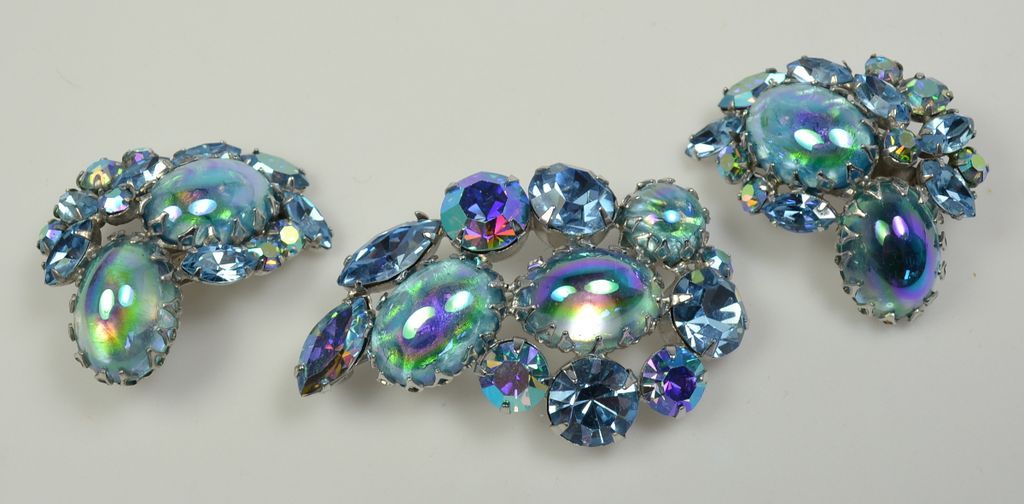 Spectacular Regency Pin and Earrings Set - Mint Condition Spectacular Regency Pin and Earrings Set - Mint Condition
