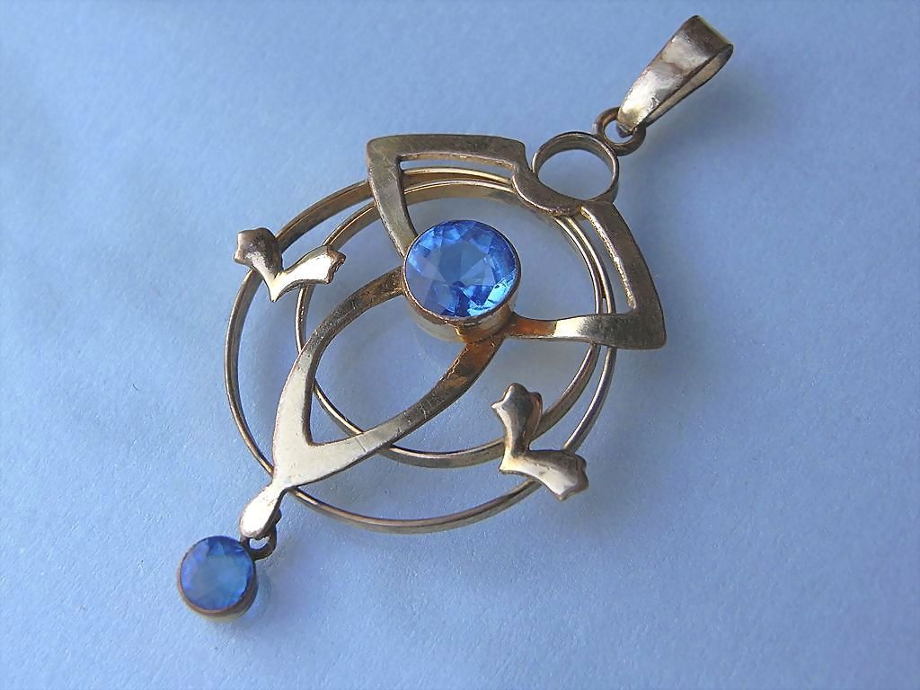 Dainty Art Nouveau Cornflower Blue Crystals Pendant Dainty Art Nouveau Cornflower Blue Crystals Pendant