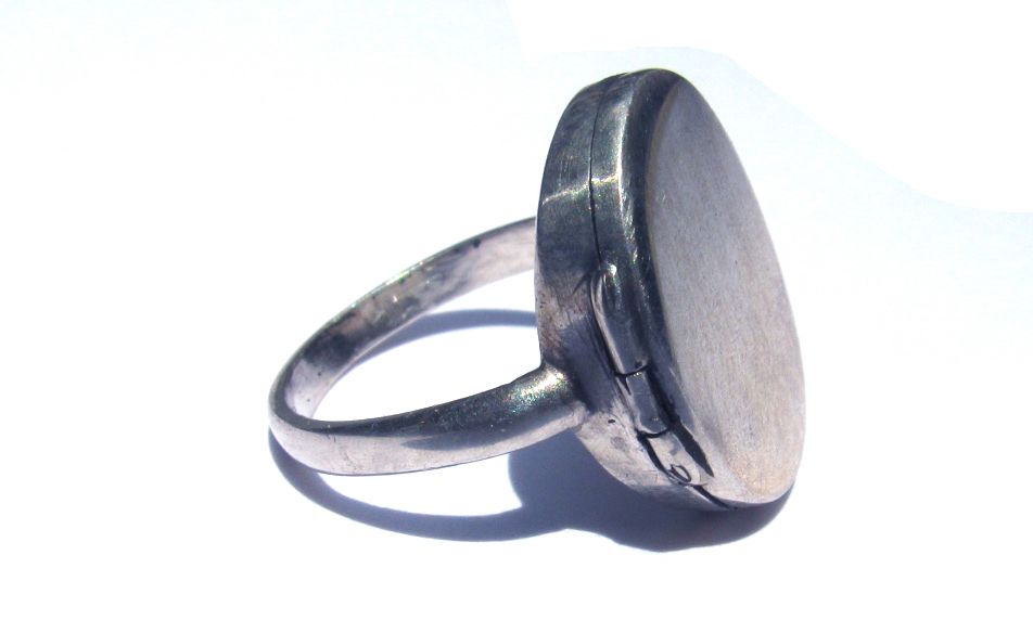 WONDERFUL Hand-Wrought Georgian Sterling Hidden Locket Ring, c.1800! WONDERFUL Hand-Wrought Georgian Sterling Hidden Locket Ring, c.1800!