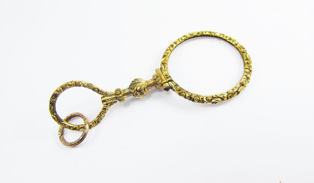 ORNATE 3 1/4" GoldCased Quizzing Glass w/Original Split from