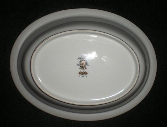 Noritake Richmond oval vegetable serving bowl, classic white & gold pattern 6124 Noritake Richmond oval vegetable serving bowl, classic white & gold pattern 6124