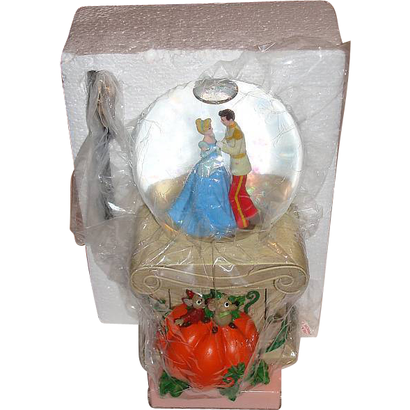 1998 Disney Catalog "Cinderella" Ladies Watch with Snow-globe 1998 Disney Catalog "Cinderella" Ladies Watch with Snow-globe